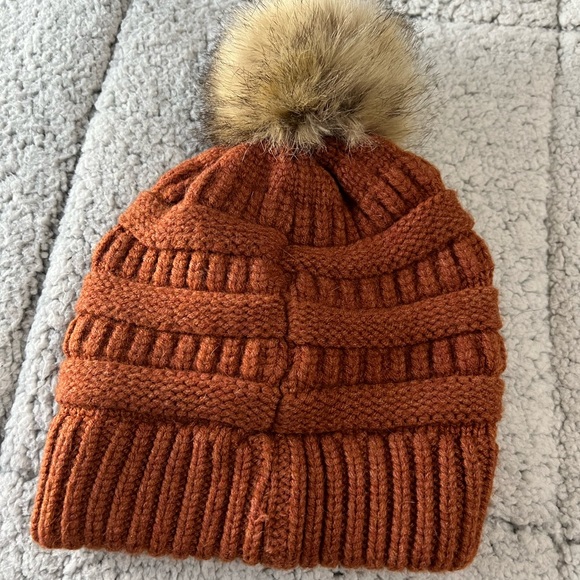 C.C pompom orange beanie - Picture 5 of 5